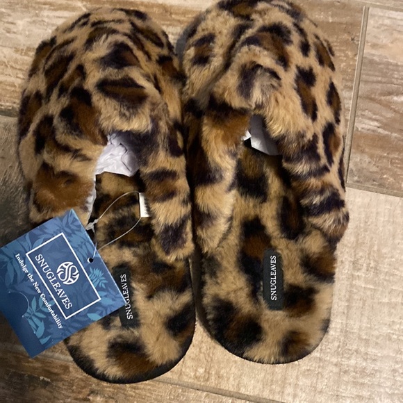 Leopard Slippers - Picture 2 of 5